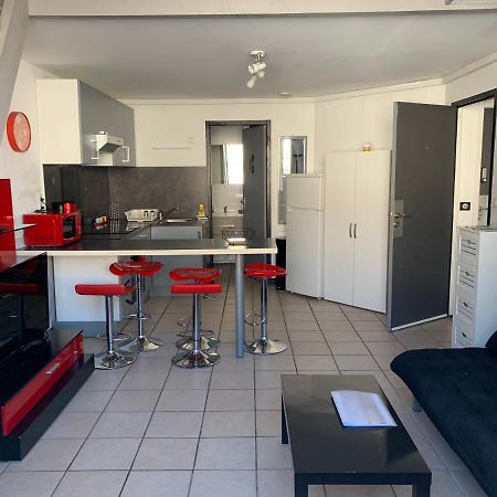 Appartement T3 Tout Confort En Duplex A 20Mn A Pied Du Centre-Ville Avec Tv Et Wifi La Rochelle  Bagian luar foto